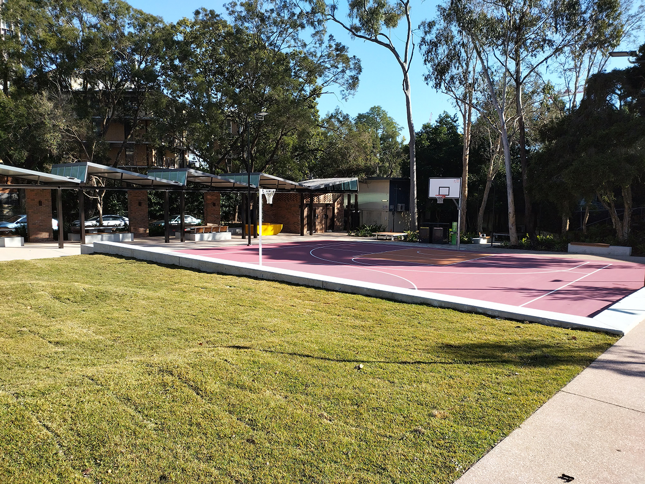 UQ resi green01